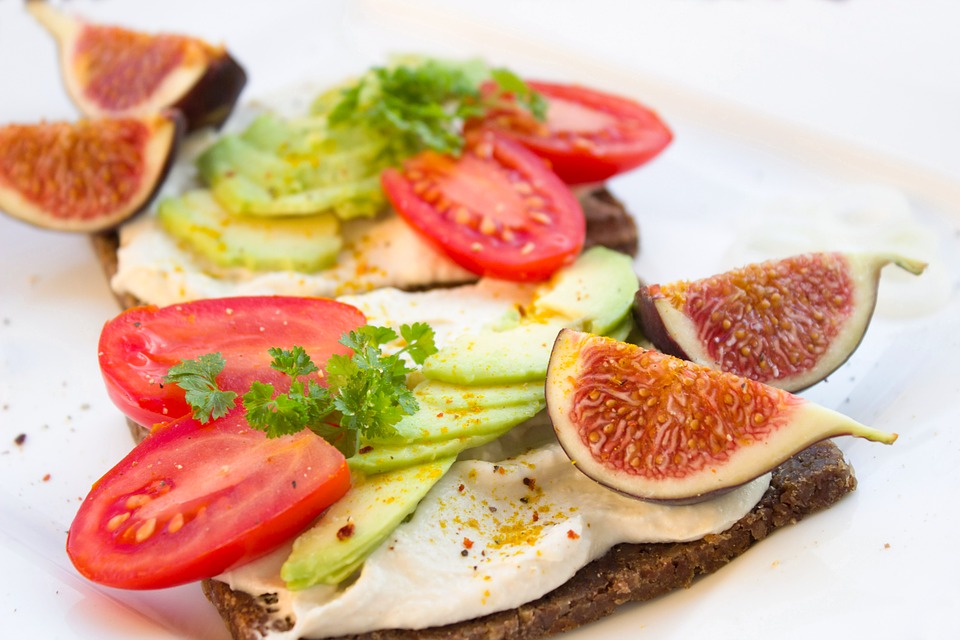 bread-tomatoes-figs-spring-diet-tips