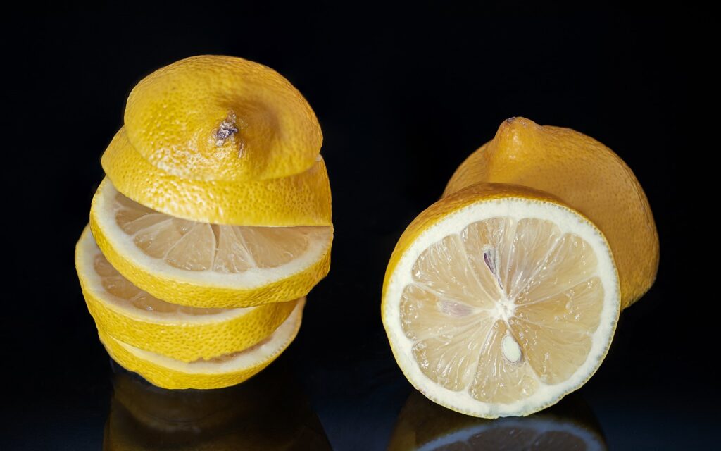 lemon-juice-slices-natural-savory